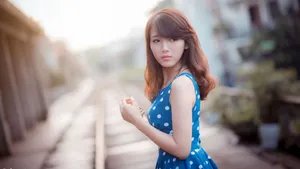 蓝色连衣裙美女图片