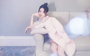 杨超越粉色图片壁纸_4