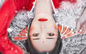 冬季冰雪汉服美女图片