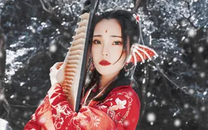 冬季冰雪汉服美女图片_2