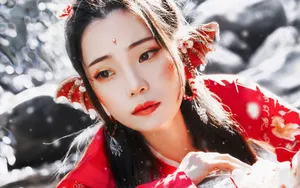 冬季冰雪汉服美女图片_5