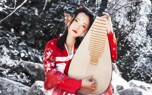 冬季冰雪汉服美女图片_6