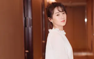袁冰妍白纱裙写真图片壁纸_8