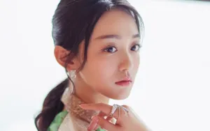美女何泓姗清新图片_2