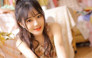 性感吊带碎花裙美女图片_2