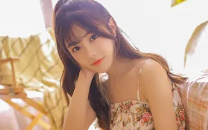 性感吊带碎花裙美女图片_9