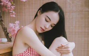 花格子美女吊带裙图片_2