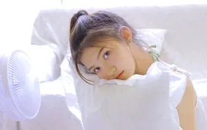 白里透红的性感学妹图片_14