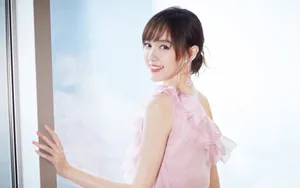 唐嫣性感露肩图片壁纸_2