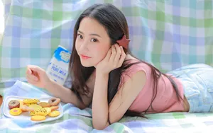 粉色美女私房照图片壁纸