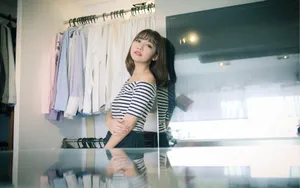 大眼短发美女图片壁纸_11