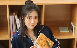 养眼性感运动服美女图片_2