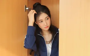养眼性感运动服美女图片_4