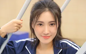 养眼性感运动服美女图片_6