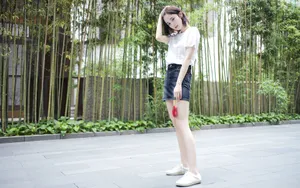 古力娜扎清新脱俗街拍图片_2