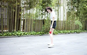 古力娜扎清新脱俗街拍图片_3