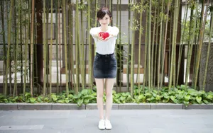 古力娜扎清新脱俗街拍图片_4