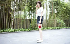 古力娜扎清新脱俗街拍图片_5