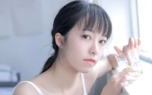 清凉吊带美白少女图片壁纸_3