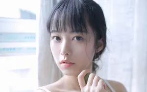 清凉吊带美白少女图片壁纸_4