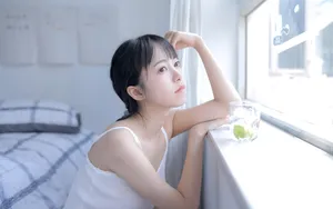清凉吊带美白少女图片壁纸_5