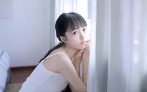 清凉吊带美白少女图片壁纸_7