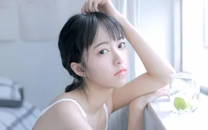 清凉吊带美白少女图片壁纸_9