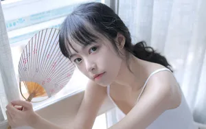 清凉吊带美白少女图片壁纸_10