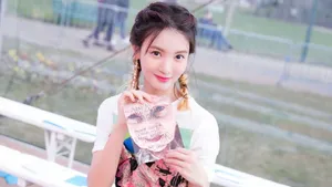 妩媚金晨街拍图片_5