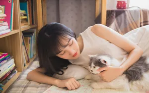 慵懒迷人美女图片_2