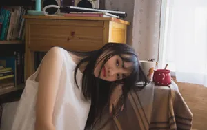 慵懒迷人美女图片_8