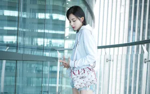 甜美可爱古力娜扎街拍图片_2