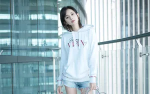 甜美可爱古力娜扎街拍图片_3