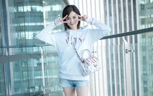 甜美可爱古力娜扎街拍图片_9