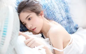 性感吊带美女诱惑写真图片_5