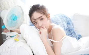 性感吊带美女诱惑写真图片_6