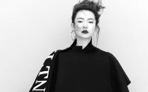 冷酷美女戚薇图片_2
