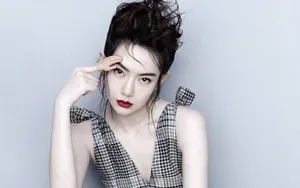 冷酷美女戚薇图片_4
