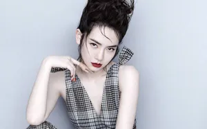 冷酷美女戚薇图片_5