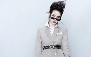 冷酷美女戚薇图片_7