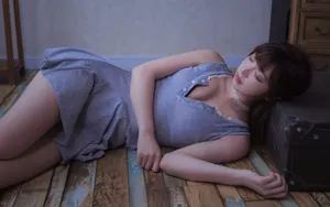 性感短裙美女图片壁纸_4