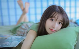 清新美女性感图片壁纸_1