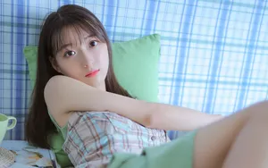 清新美女性感图片壁纸_2