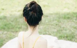 嫩白黄色泳衣小美女图片_4