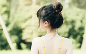 嫩白黄色泳衣小美女图片_6