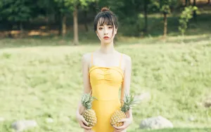 嫩白黄色泳衣小美女图片_8