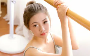 吊带清凉性感美女少妇图片_9