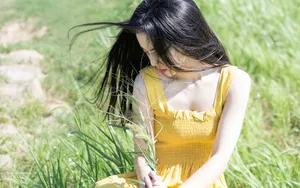清纯美少女野外图片