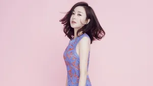 秦岚美丽动人图片壁纸