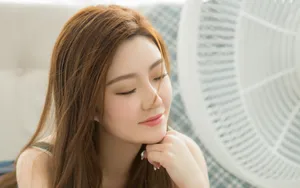 沙发上的性感美女图片_2